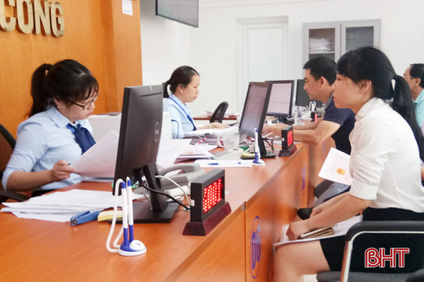 Trung tâm Hành chính công TP Hà Tĩnh tiếp nhận gần 2.300 hồ sơ