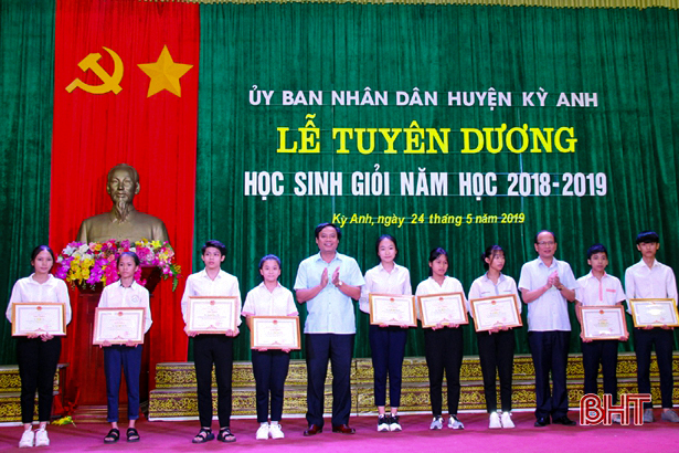 Huyện Kỳ Anh, Can Lộc tuyên dương học sinh giỏi năm học 2018 - 2019