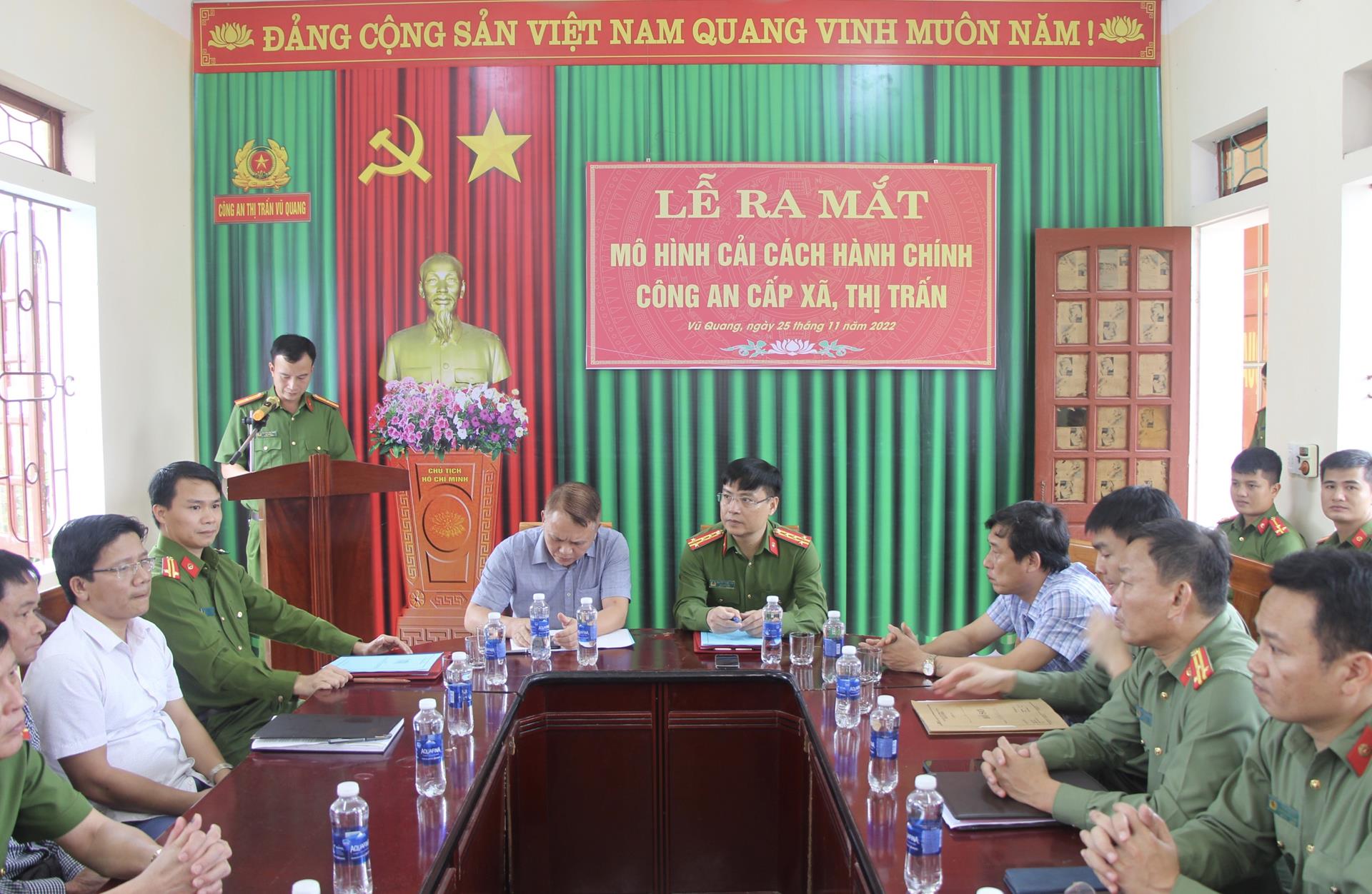 Huyện Vũ Quang ra mắt mô hình cải cách hành chính công an cấp xã, thị trấn