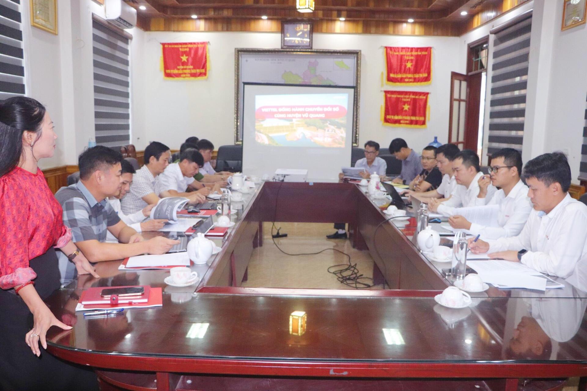 Đẩy  mạnh công cuộc chuyển đổi số trên địa bàn UBND huyện Vũ Quang