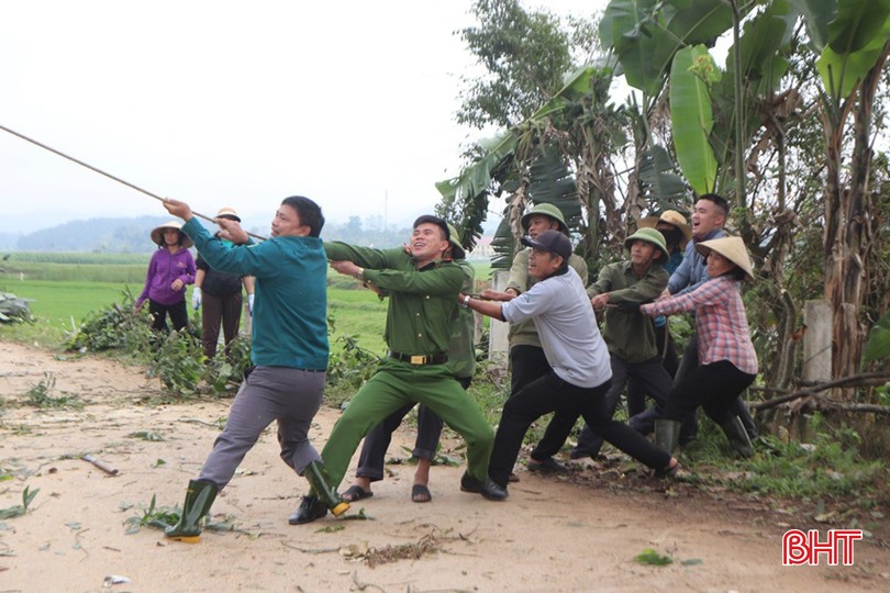 Người dân huyện Hương Sơn ra quân xây dựng nông thôn mới