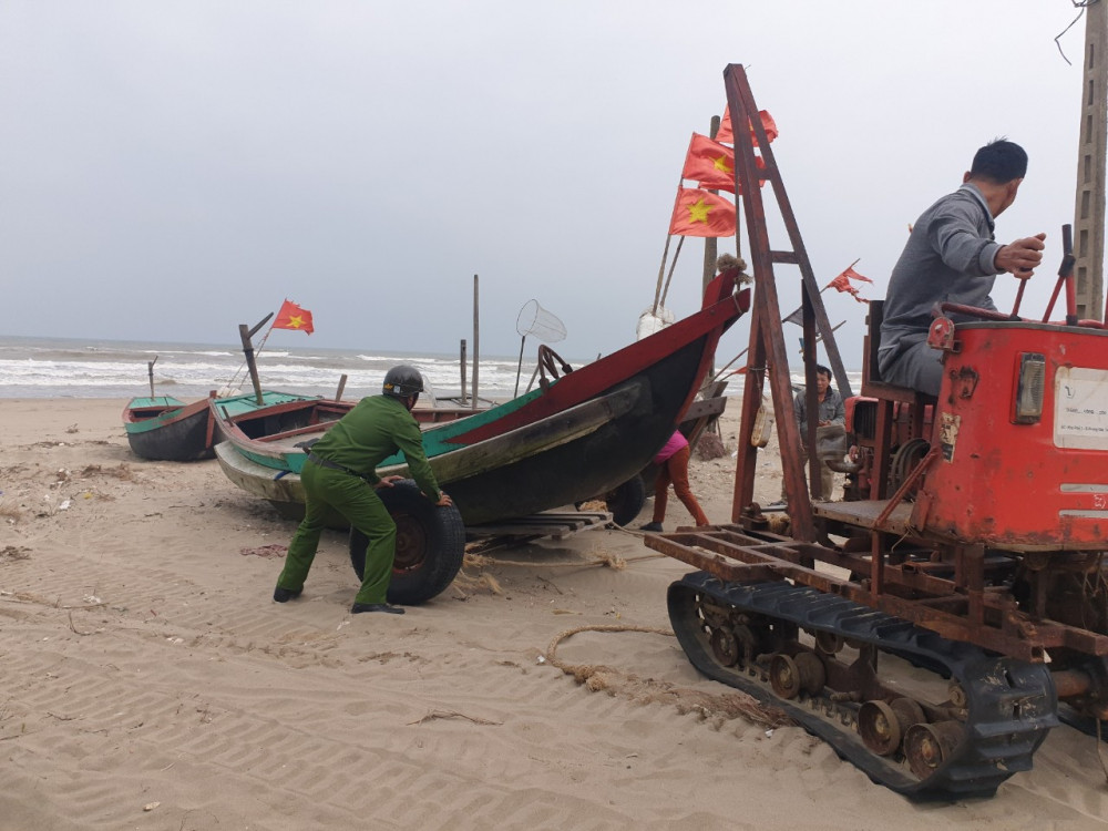 Sẵn sàng các phương án ứng phó với áp thấp nhiệt đới có khả năng mạnh lên thành bão