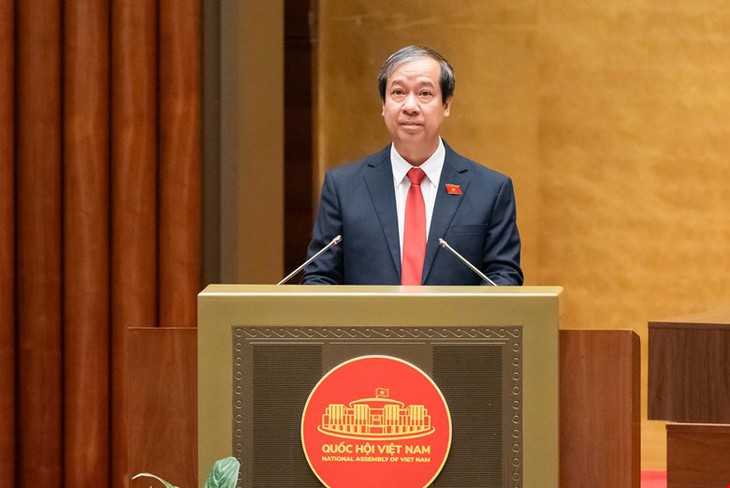 Quốc hội quyết một bộ sách giáo khoa toàn quốc từ năm học 2026-2027, bỏ cấp bằng tốt nghiệp THCS