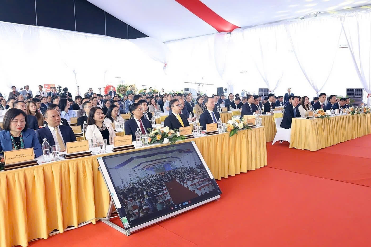 Lãnh đạo UBND tỉnh tham dự Lễ khởi động 4 dự án lớn của Tập đoàn Vingroup tại KCN Vũng Áng