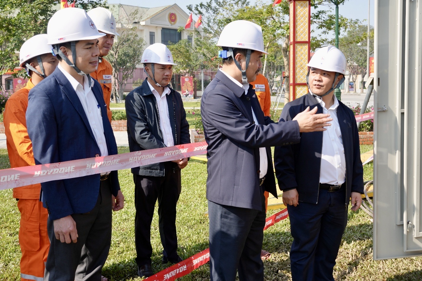 Công ty Điện lực Hà Tĩnh đảm bảo cấp điện an toàn phục vụ Lễ Kỷ niệm 260 năm ngày sinh Đại thi hào Nguyễn Du