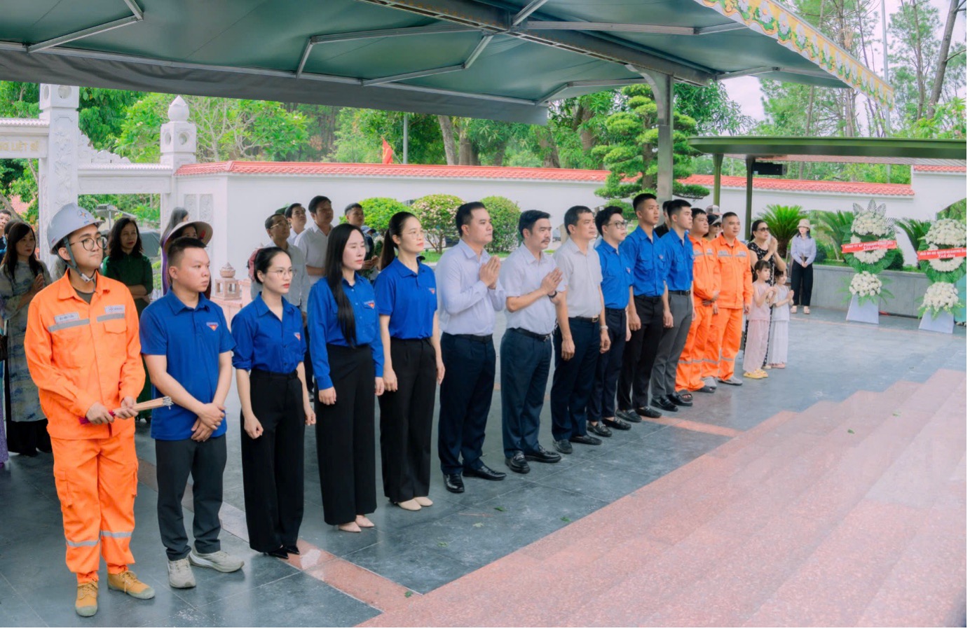 Những dấu chân tri ân trên hành trình về nguồn của Công ty Điện lực Hà Tĩnh 