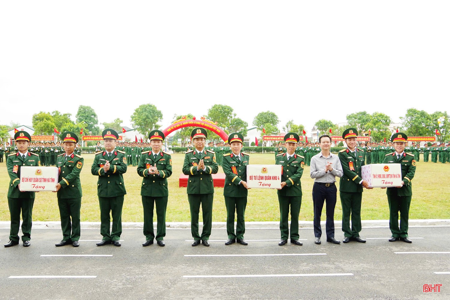 Tư lệnh Quân khu 4 dự lễ tuyên thệ chiến sĩ mới ở Hà Tĩnh 