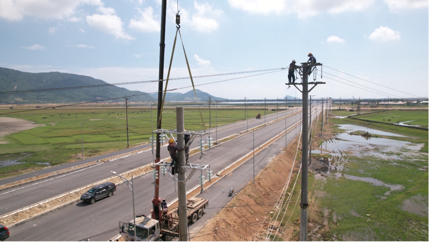 Hoàn thành đóng điện đường dây 22kV cấp điện nhà máy sản xuất ô tô và các các nhà máy tại KCN Vũng Áng 