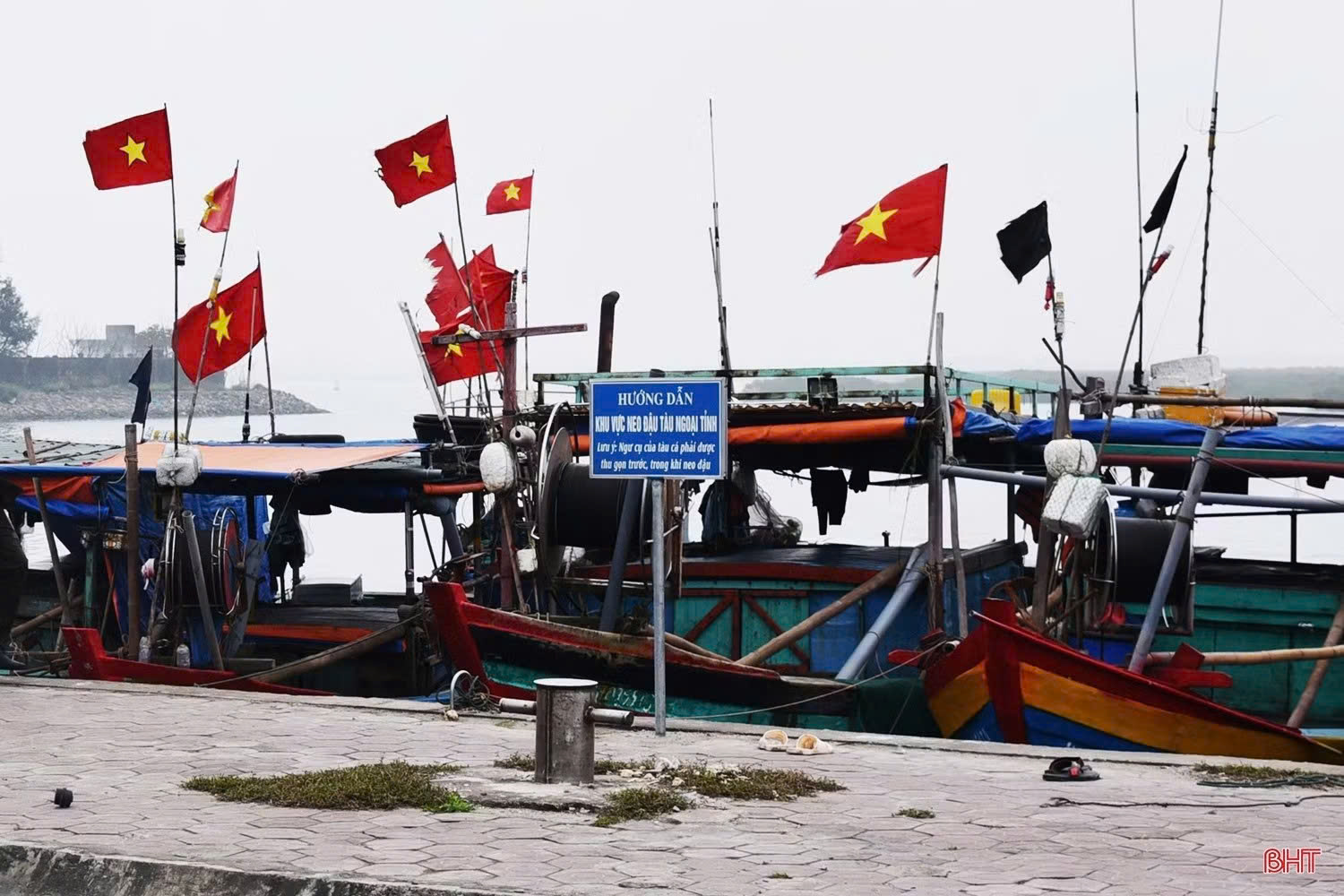 Chủ động ứng phó với gió mạnh, sóng lớn trên vùng biển Hà Tĩnh 