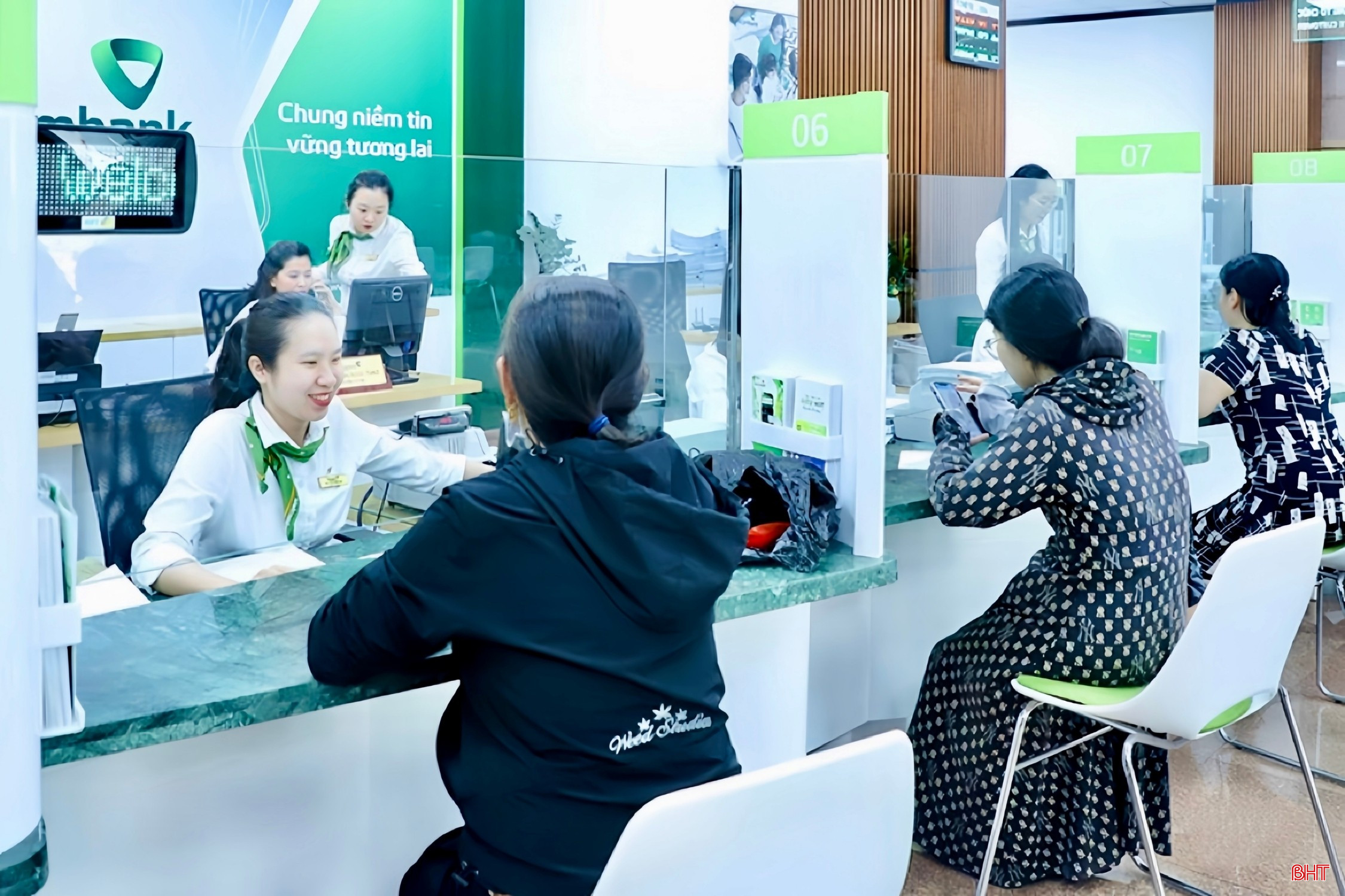 Hiểu đúng quy định chuyển tiền trên 400 triệu đồng phải chờ 24 giờ 