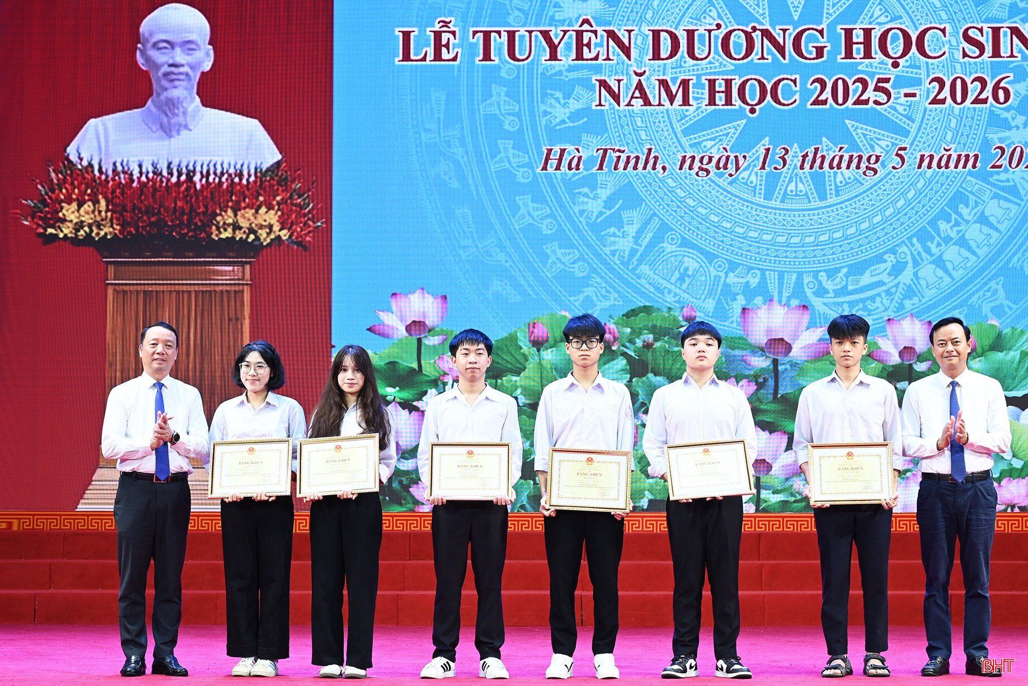 Hà Tĩnh tuyên dương học sinh giỏi năm học 2025-2026 