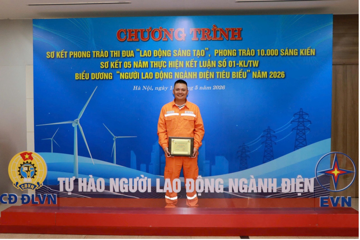 Người thợ điện mê sáng chế từ những ngày “gồng mình” giữa nắng gió 