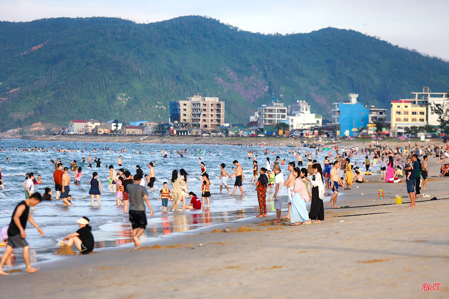 Xây dựng Hà Tĩnh thành trung tâm du lịch hấp dẫn của khu vực Bắc Trung Bộ, phấn đấu đón 10 triệu lượt khách vào năm 2030 
