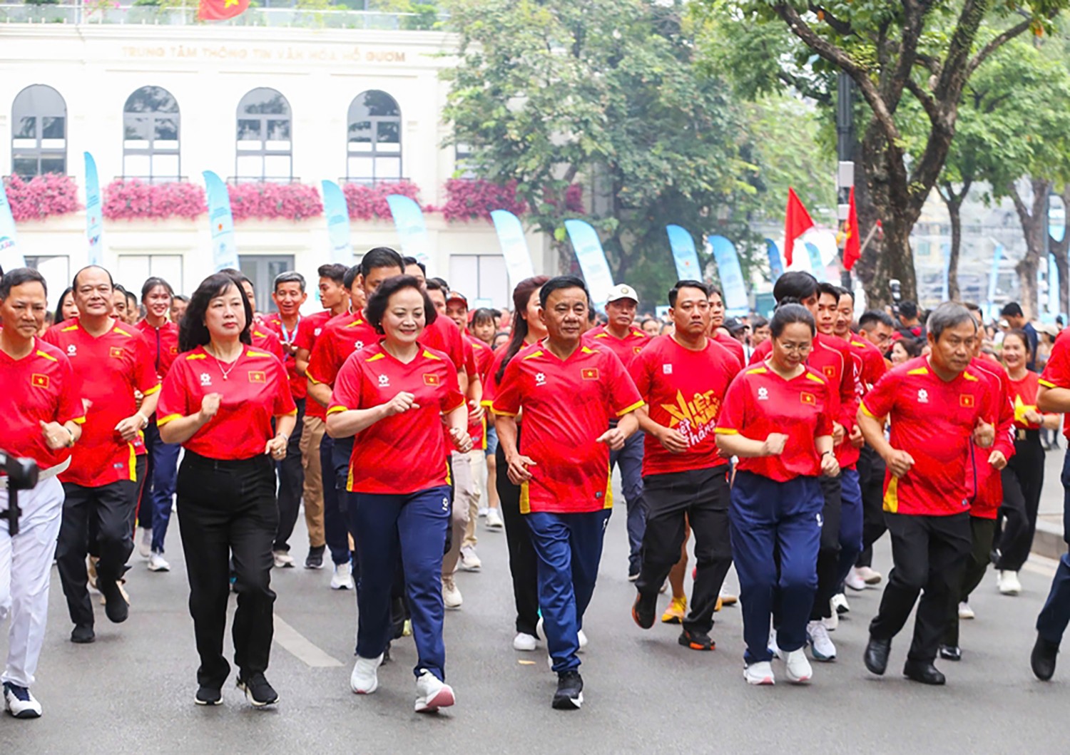 Hưởng ứng phong trào "Mỗi người dân lựa chọn ít nhất một môn thể thao phù hợp để tập luyện thường xuyên" 