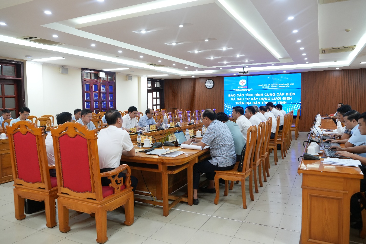Công ty Điện lực Hà Tĩnh làm việc với UBND tỉnh Hà Tĩnh về tình hình cung ứng điện trên địa bàn tỉnh 