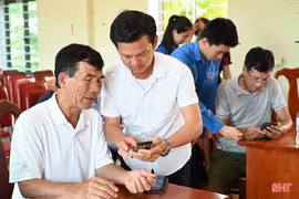 Hà Tĩnh dẫn đầu cả nước về người hưởng lương hưu, trợ cấp BHXH qua thanh toán không dùng tiền mặt 