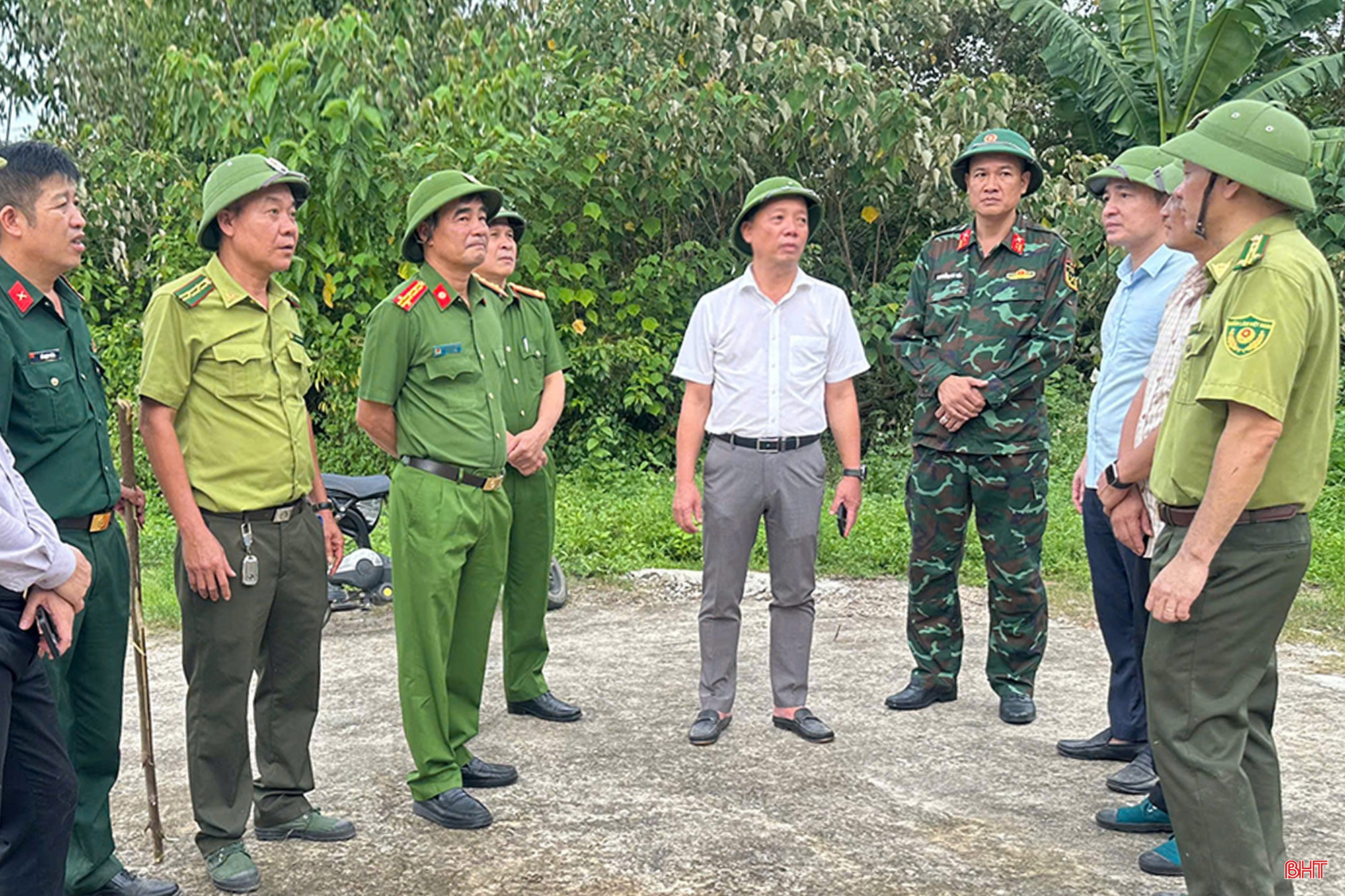 Chủ tịch UBND tỉnh Phan Thiên Định chỉ đạo chữa cháy rừng tại xã Trường Lưu 