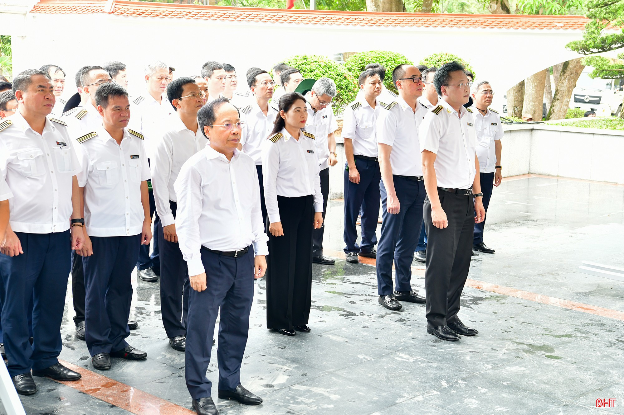 Tổng Kiểm toán Nhà nước Nguyễn Hữu Nghĩa dâng hương tại Khu di tích Ngã ba Đồng Lộc 