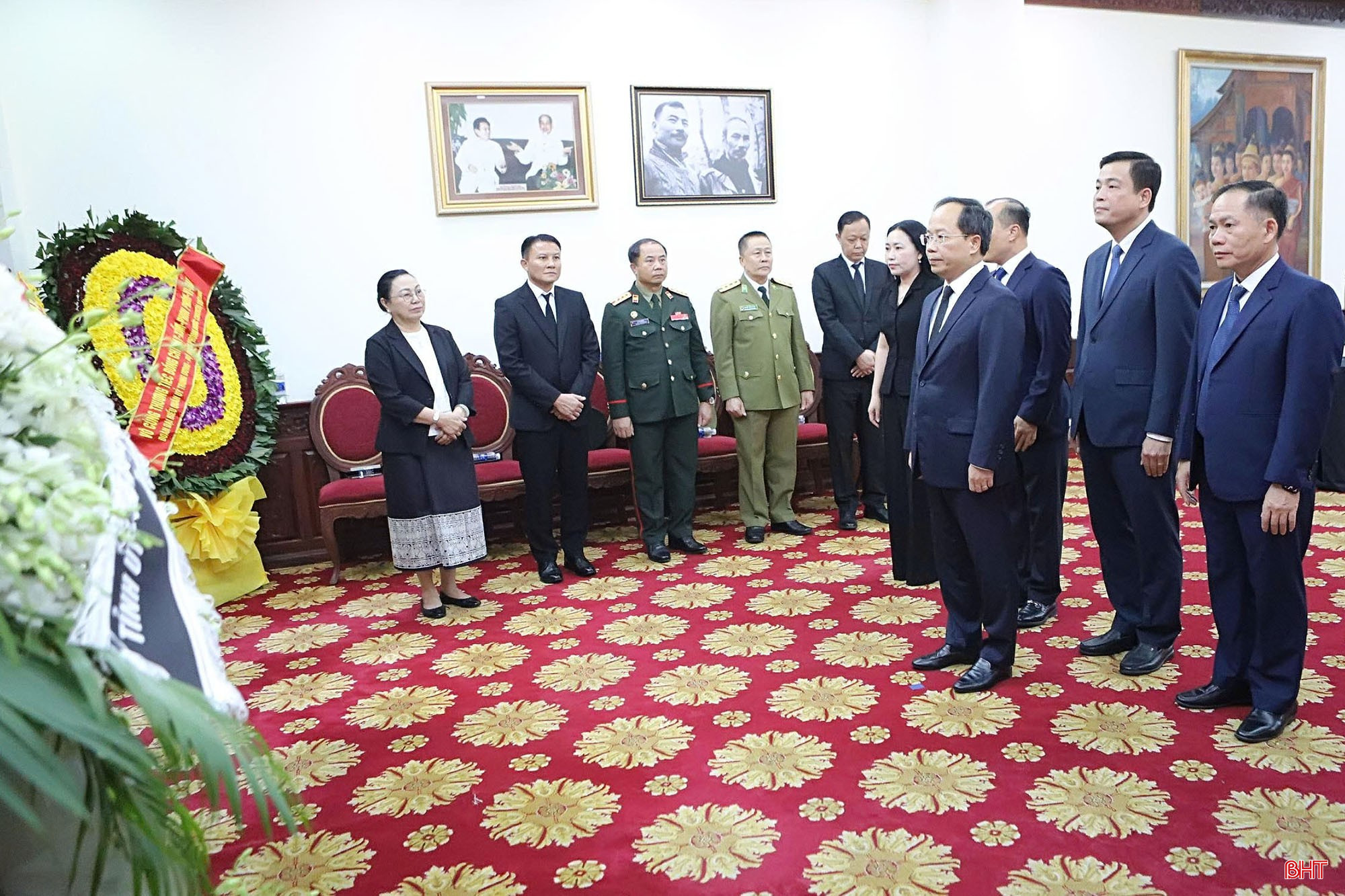 Đoàn đại biểu Hà Tĩnh viếng Chủ tịch Quốc hội Lào Saysomphone Phomvihane 