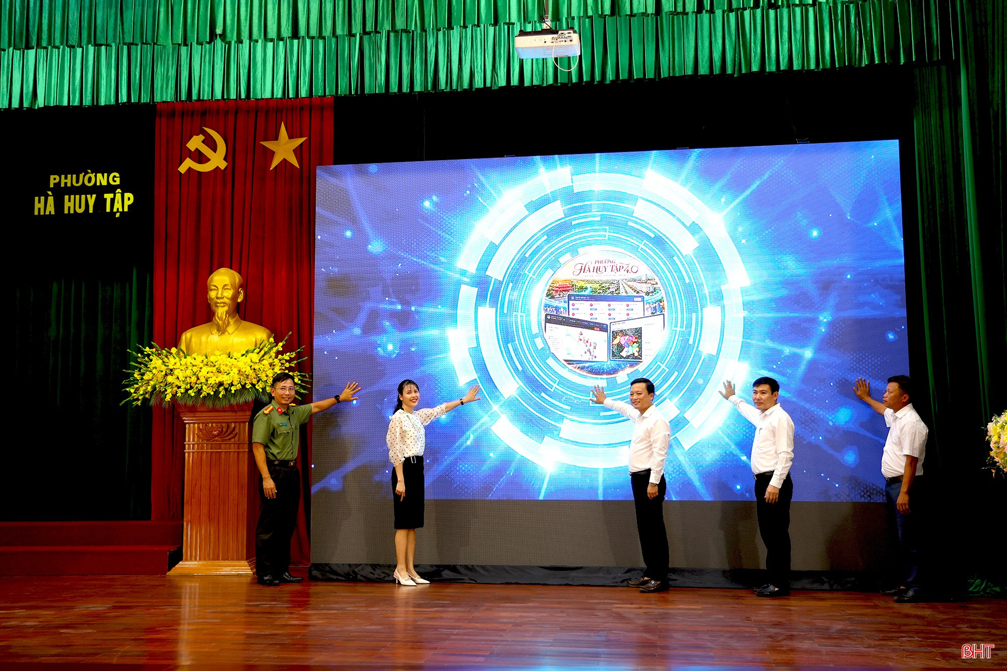 Phường Hà Huy Tập ra mắt nền tảng tiện ích số hỗ trợ cộng đồng 