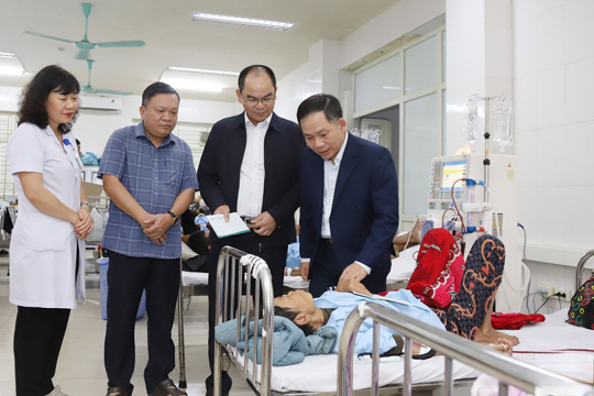 Chung tay sẻ chia với bệnh nhân, người có hoàn cảnh khó khăn 