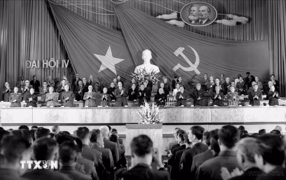 Đảng lãnh đạo xây dựng chủ nghĩa xã hội miền Bắc, đấu tranh giải phóng miền Nam