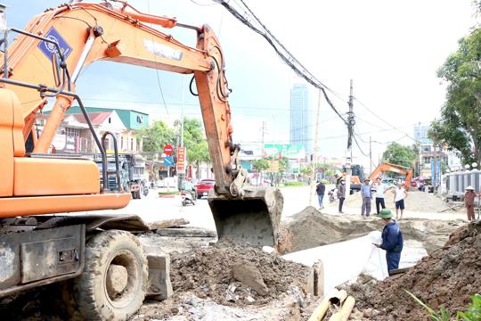 Bộ Xây dựng siết tiến độ, xử lý nhà thầu chậm trễ