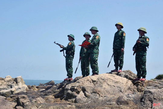 Một ngày của lính quân hàm xanh trong cao điểm gỡ thẻ vàng IUU 