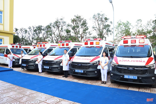 Tập đoàn Vingroup hỗ trợ Hà Tĩnh 15 xe cứu thương với trang thiết bị hiện đại