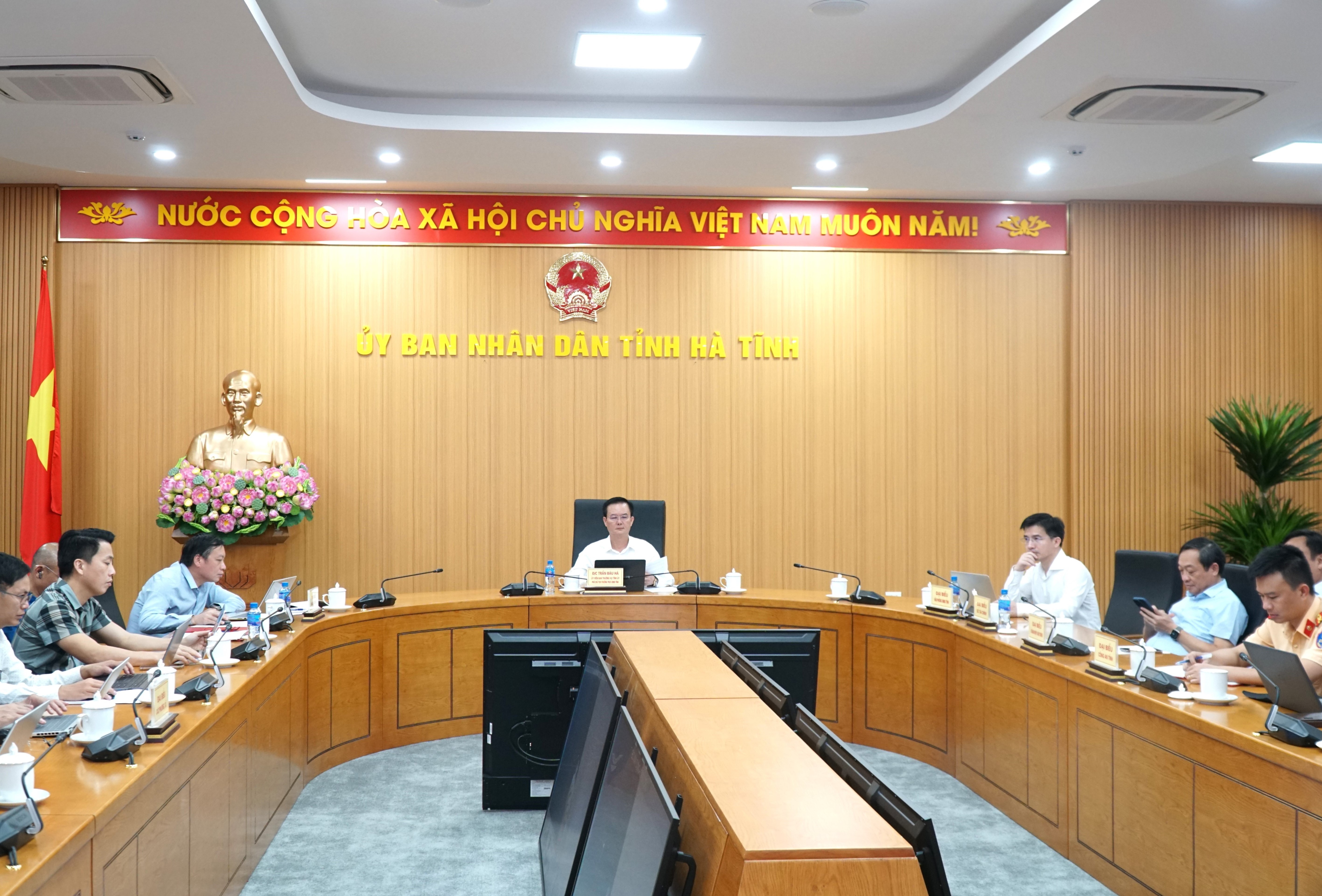 Sơ kết thực hiện Quyết định số 358/QĐ-TTg và ký kết Quy chế phối hợp bảo đảm an toàn giao thông đường sắt