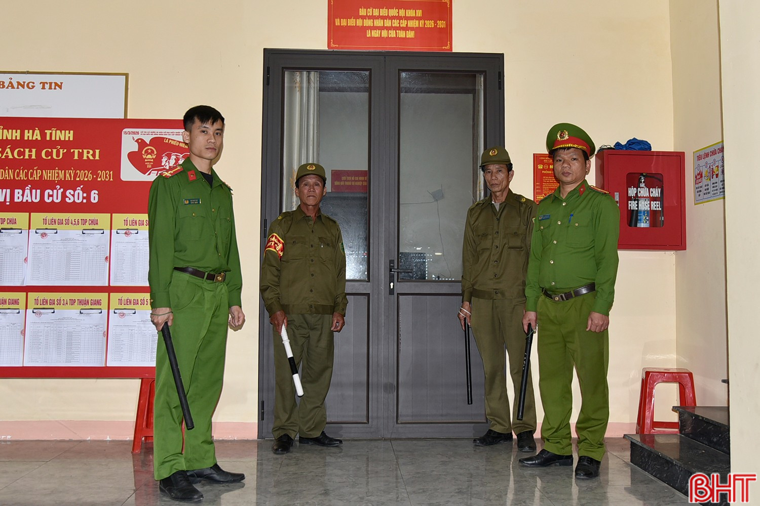 Công tác đảm bảo an ninh nghiêm ngặt trong thời gian các tổ bầu cử thực hiện kiểm phiếu.