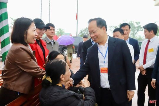 Bí thư Tỉnh ủy Nguyễn Duy Lâm kiểm tra công tác bầu cử tại xã Cẩm Xuyên 