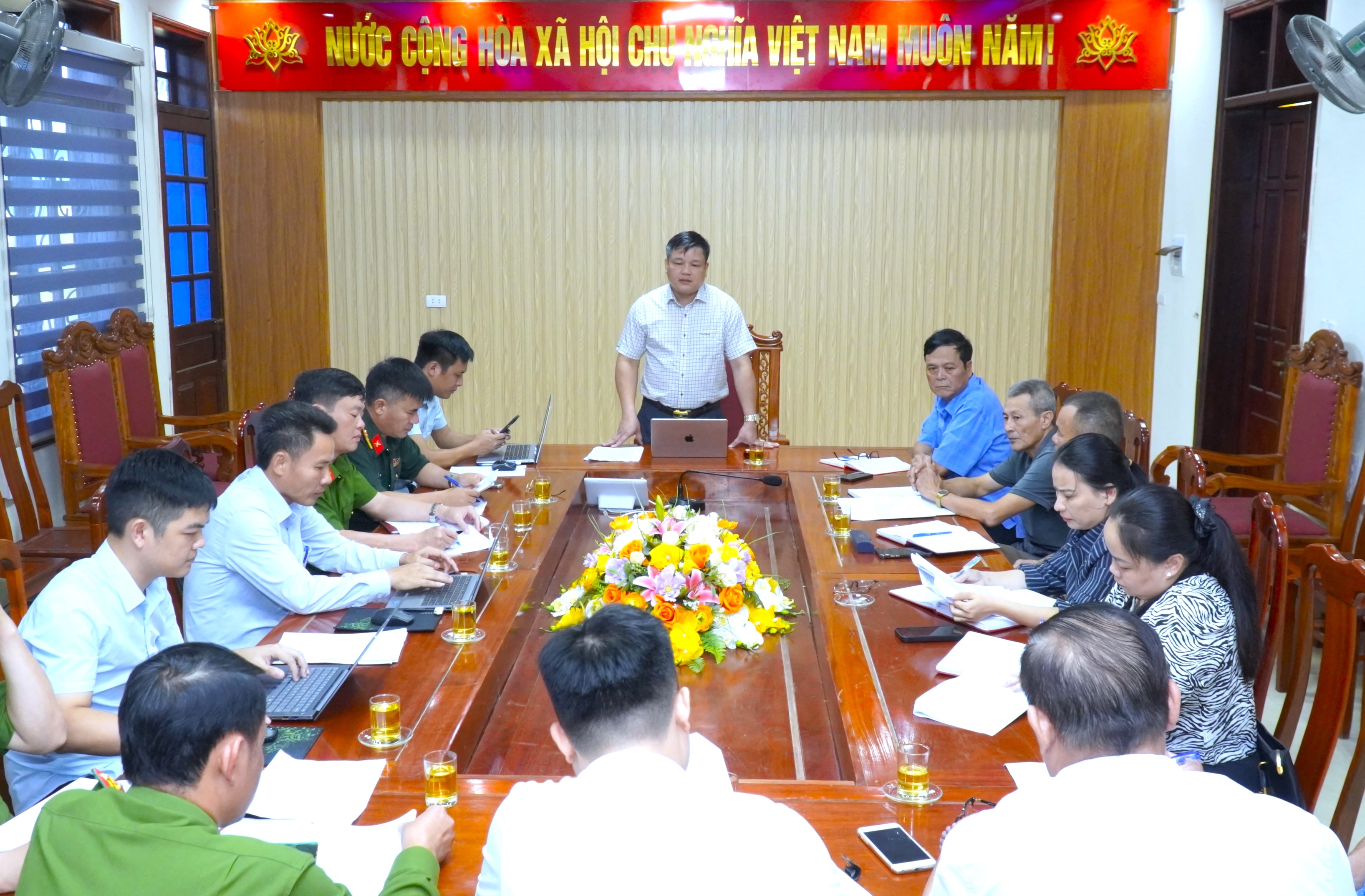 Hương Khê triển khai xử lý chợ cóc, điểm kinh doanh lấn chiếm lòng đường