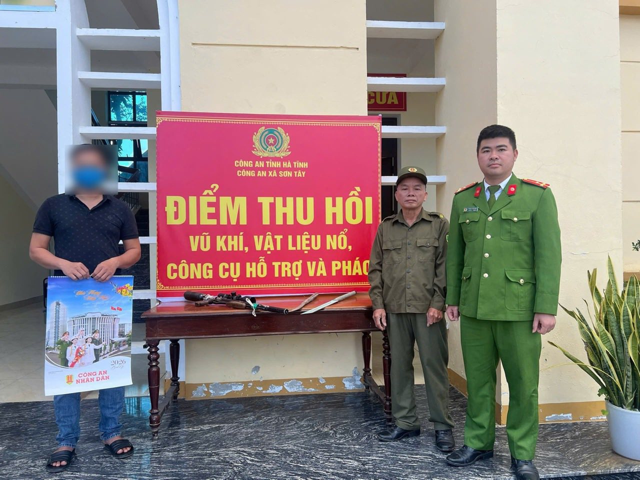 Xã Sơn Tây tăng cường tuyên truyền, vận động Nhân dân giao nộp vũ khí, vật liệu nổ và pháo