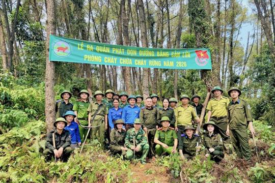 Tuổi trẻ Vườn Quốc gia Vũ Quang ra quân làm đường băng cản lửa, chủ động bảo vệ rừng mùa nắng nóng