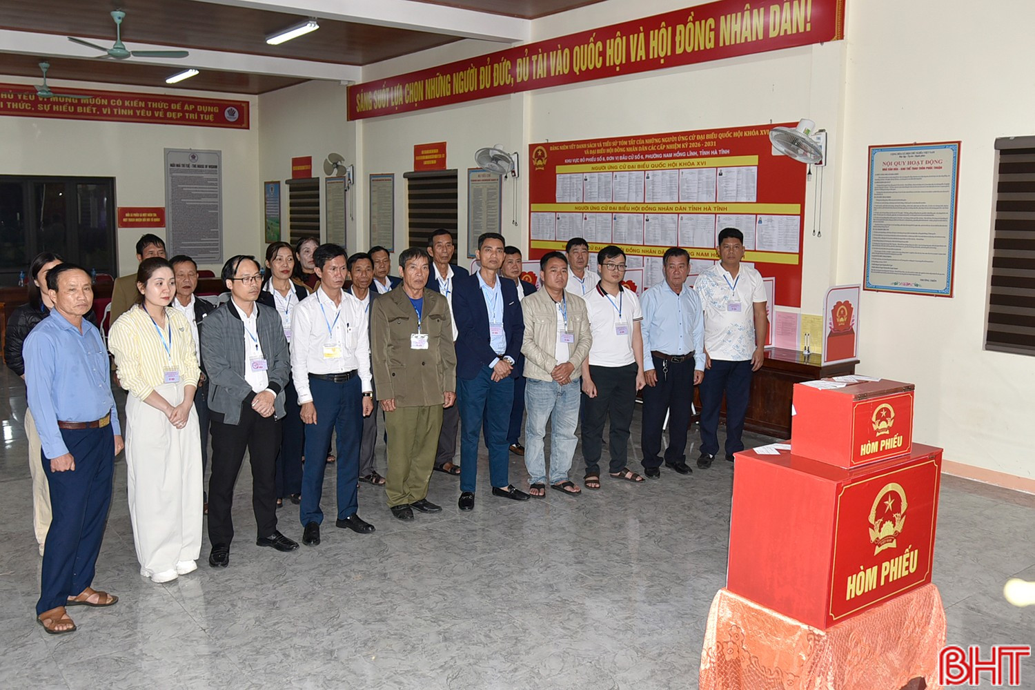 Theo báo cáo của Ủy ban bầu cử phường Nam Hồng Lĩnh, đến 19 giờ hôm nay, 13.223/13.223 cử tri trên địa bàn phường đã hoàn thành việc bỏ phiếu bầu cử, đạt tỷ lệ 100%.