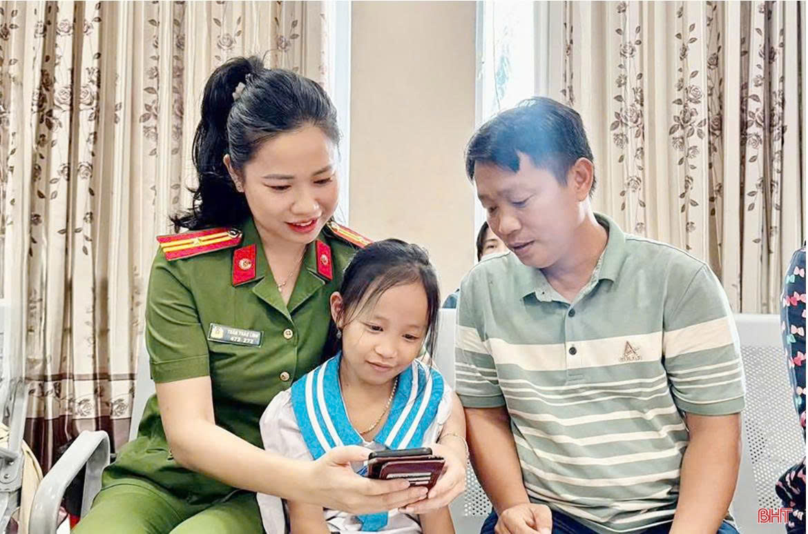 Kích hoạt 70.387 tài khoản định danh điện tử cho công dân Hà Tĩnh trong "Chiến dịch mùa hè số cùng VNeID"