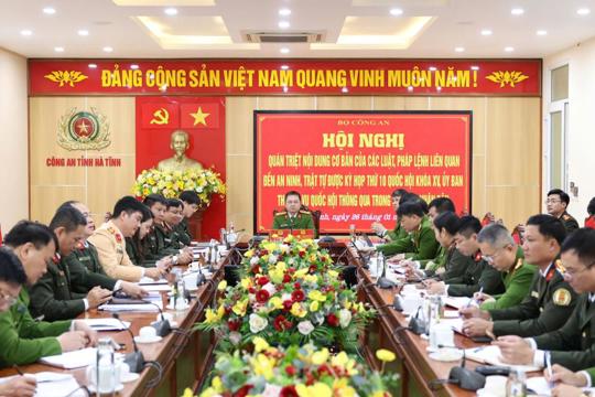 Triển khai thi hành kịp thời, nghiêm túc các luật, pháp lệnh liên quan đến an ninh, trật tự 