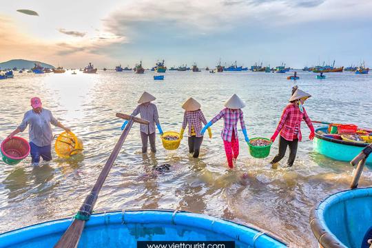 Làng biển — ở cùng ngư dân