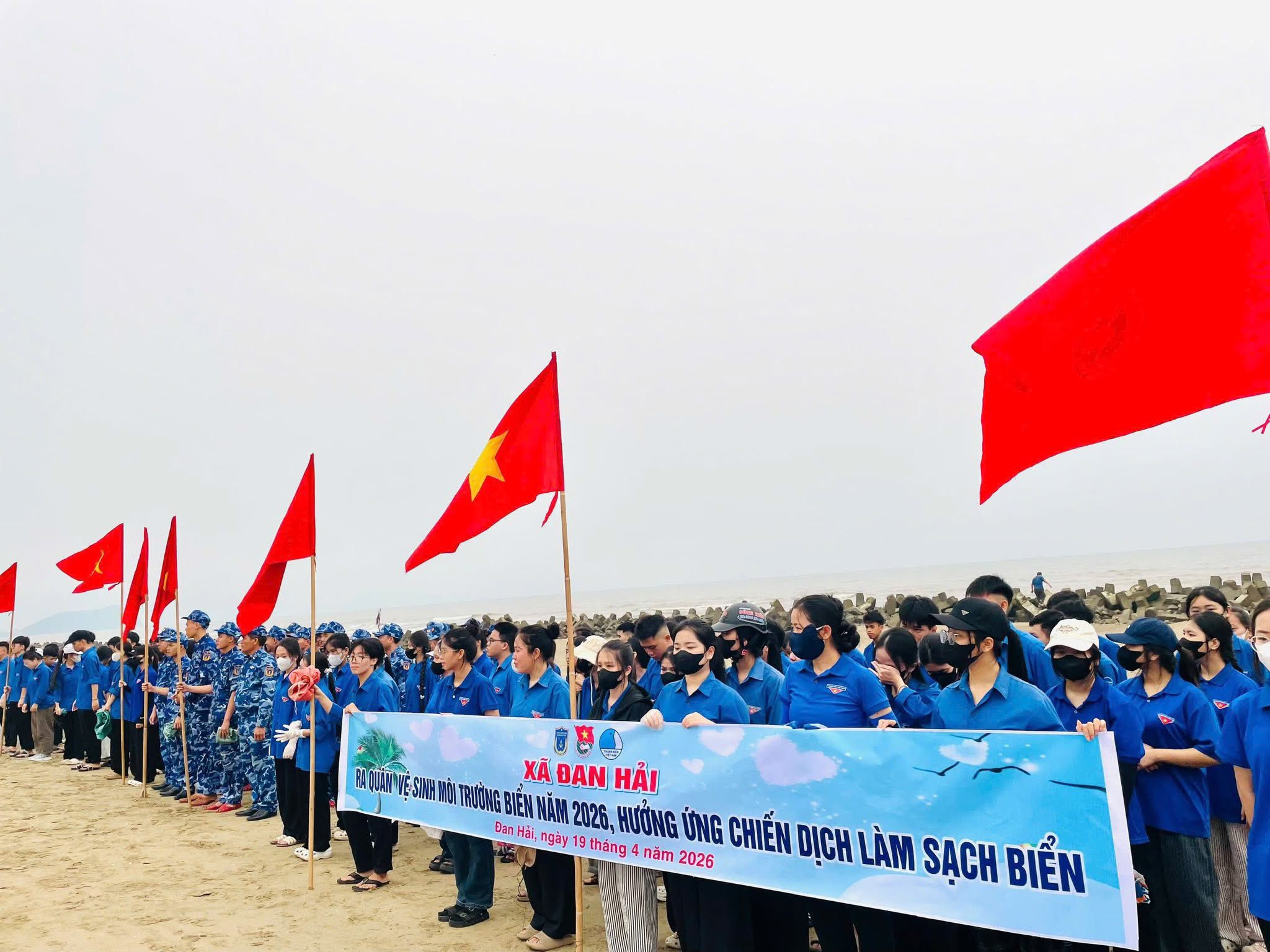Lan tỏa thông điệp sống xanh từ hoạt động làm sạch biển tại Hà Tĩnh