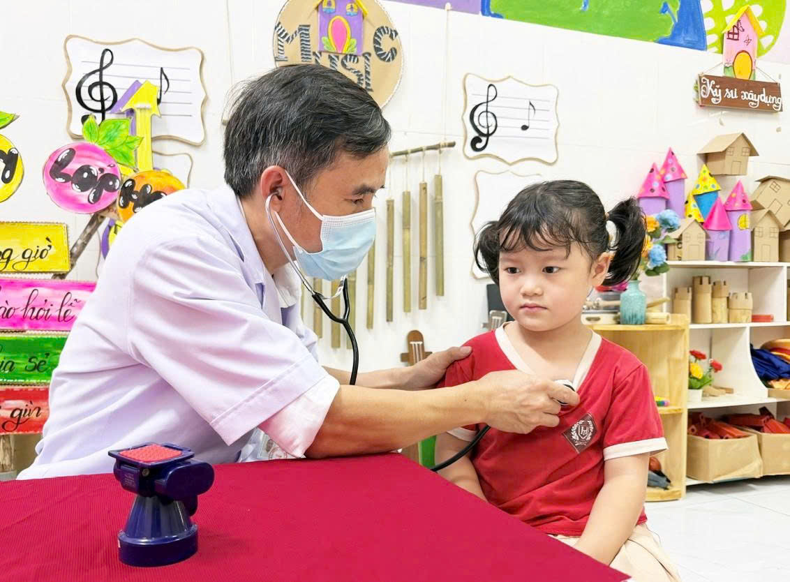 Hà Tĩnh đồng loạt khám sức khỏe đầu năm học, chủ động phát hiện bệnh học đường