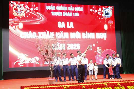 Trung đoàn 196 đón xuân mới bằng đêm Gala ấm áp, thắm tình đồng đội