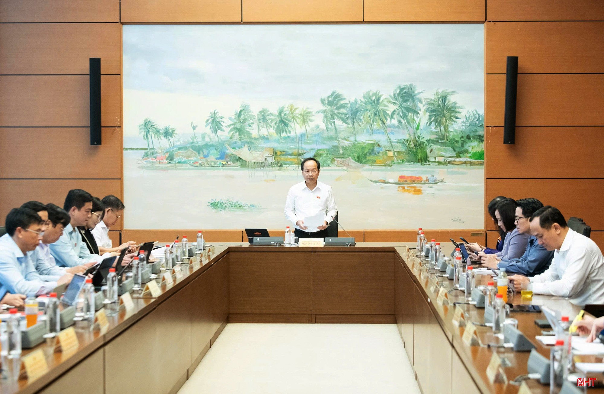 Đồng chí Nguyễn Duy Lâm - Ủy viên Trung ương Đảng, Bí thư Tỉnh ủy, Trưởng đoàn ĐBQH tỉnh Hà Tĩnh kết thúc thảo luận tổ. bqbht_br_img-1469.jpg