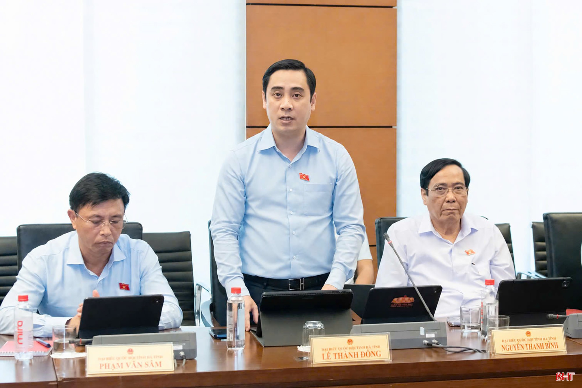 Đại biểu Lê Thành Đông, Tỉnh ủy viên, Giám đốc Sở Khoa học và Công nghệ Hà Tĩnh (Đoàn ĐBQH tỉnh Hà Tĩnh) góp ý tại phiên thảo luận. bqbht_br_4a.jpg