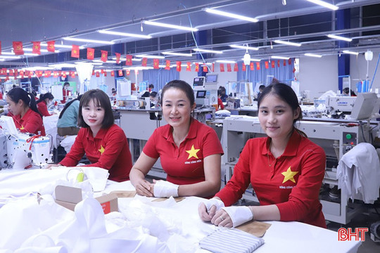 Người lao động Hà Tĩnh phấn khởi trở lại nhà máy