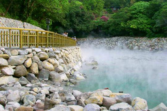 Tắm khoáng nóng Sơn Kim