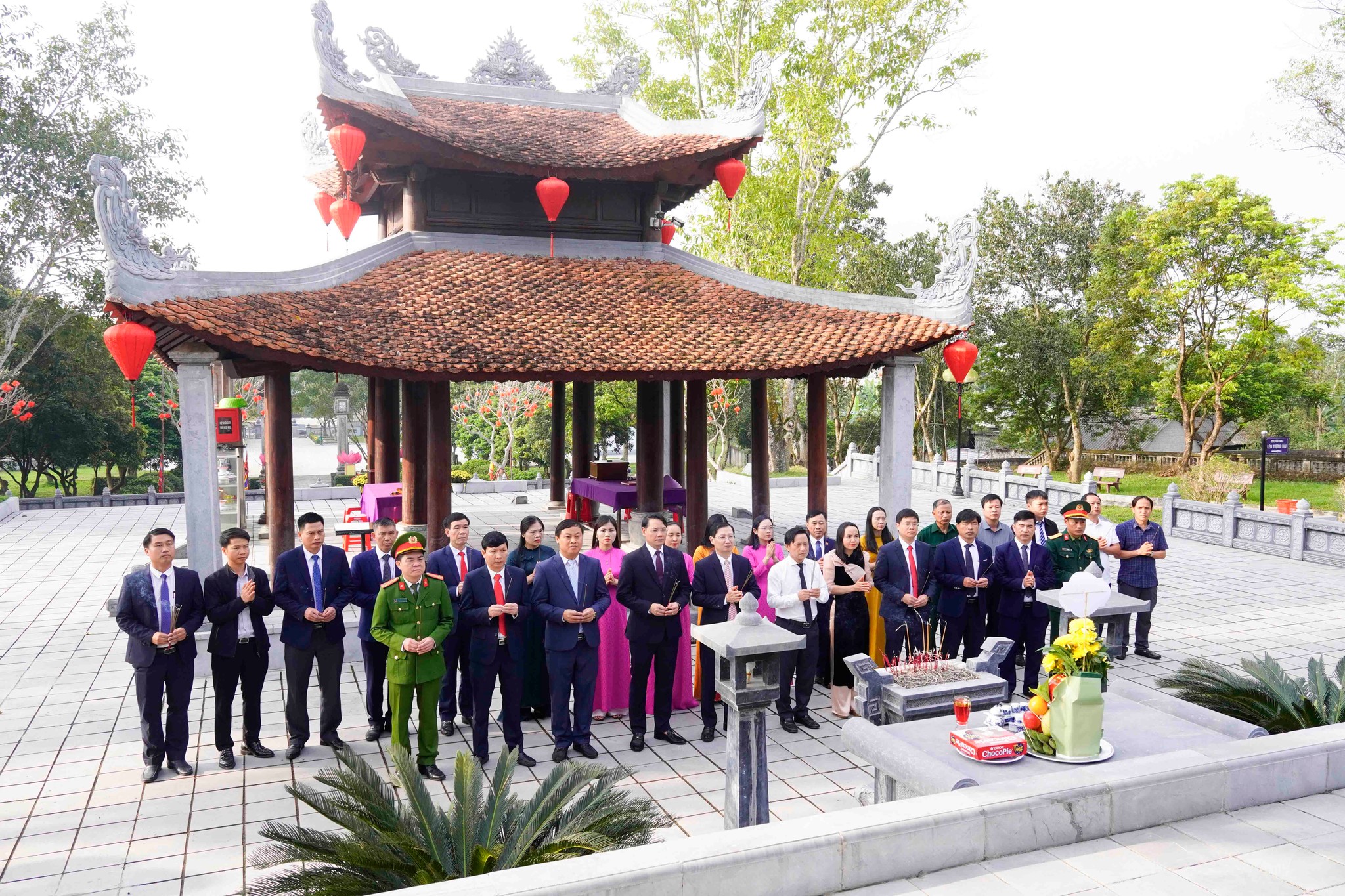 Hương Sơn dâng hương tri ân anh hùng liệt sĩ và Đại danh y Hải Thượng Lãn Ông trước thềm năm mới 2026