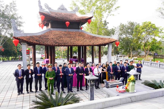 Hương Sơn dâng hương tri ân anh hùng liệt sĩ và Đại danh y Hải Thượng Lãn Ông trước thềm năm mới 2026