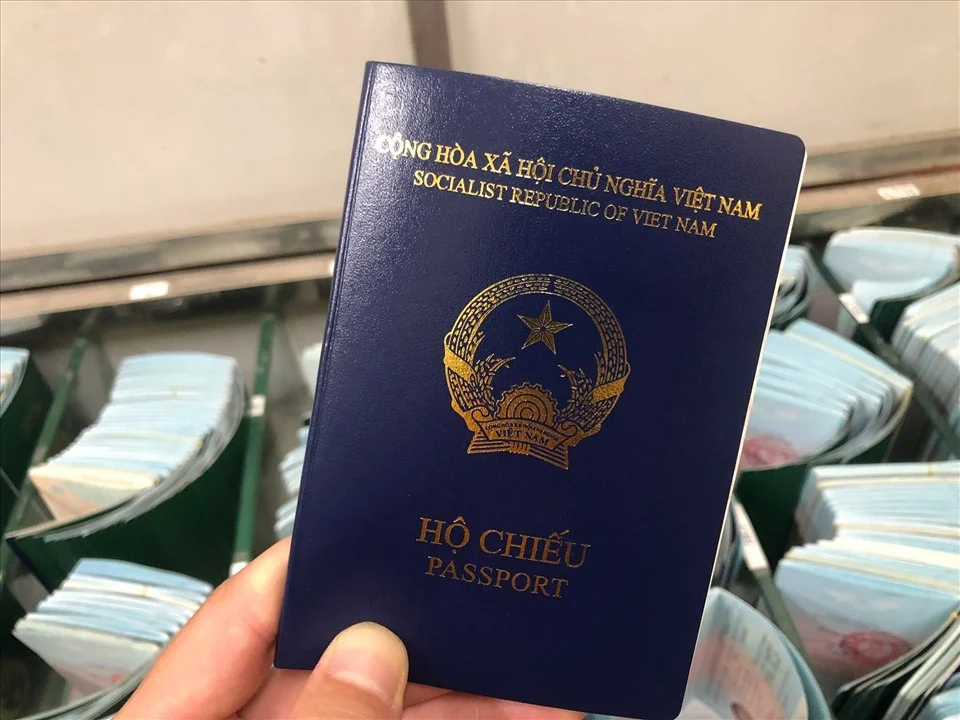 Hộ chiếu trên VNeID chưa thay thế hộ chiếu giấy khi xuất nhập cảnh
