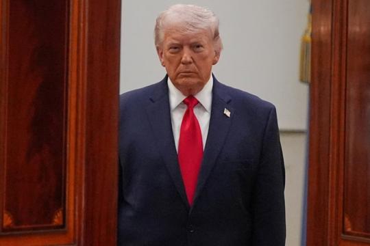 Ông Trump tuyên bố ai không gọi AI là “siêu trí tuệ” là “kẻ thù” 